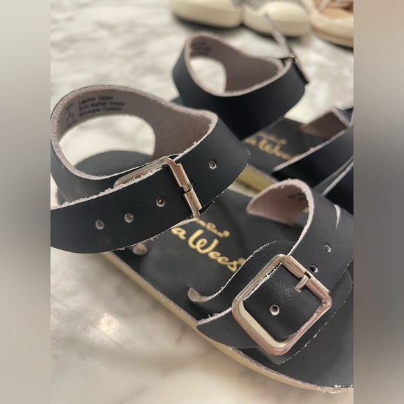 Sun San 
Size 4 - Picture 2 of 3